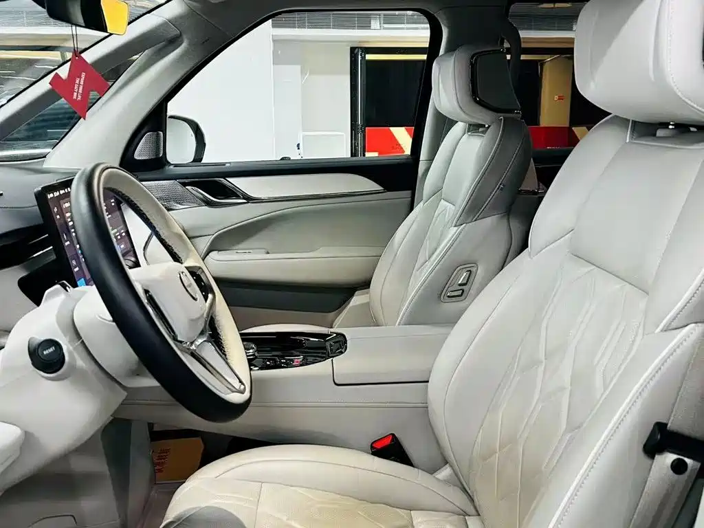 Volvo EM90 — миниатюра 7