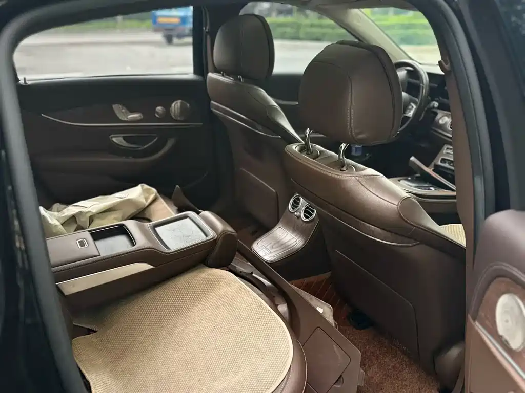 Mercedes-Benz E-Class — миниатюра 5