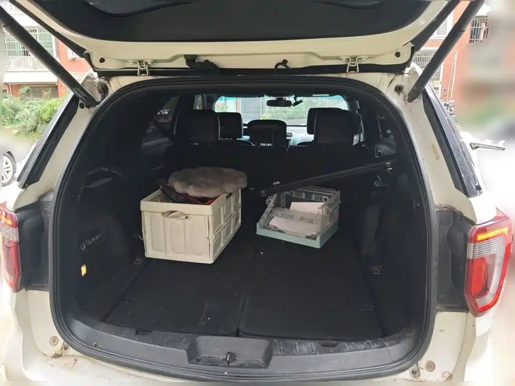 Ford Explorer (Import) — миниатюра 15