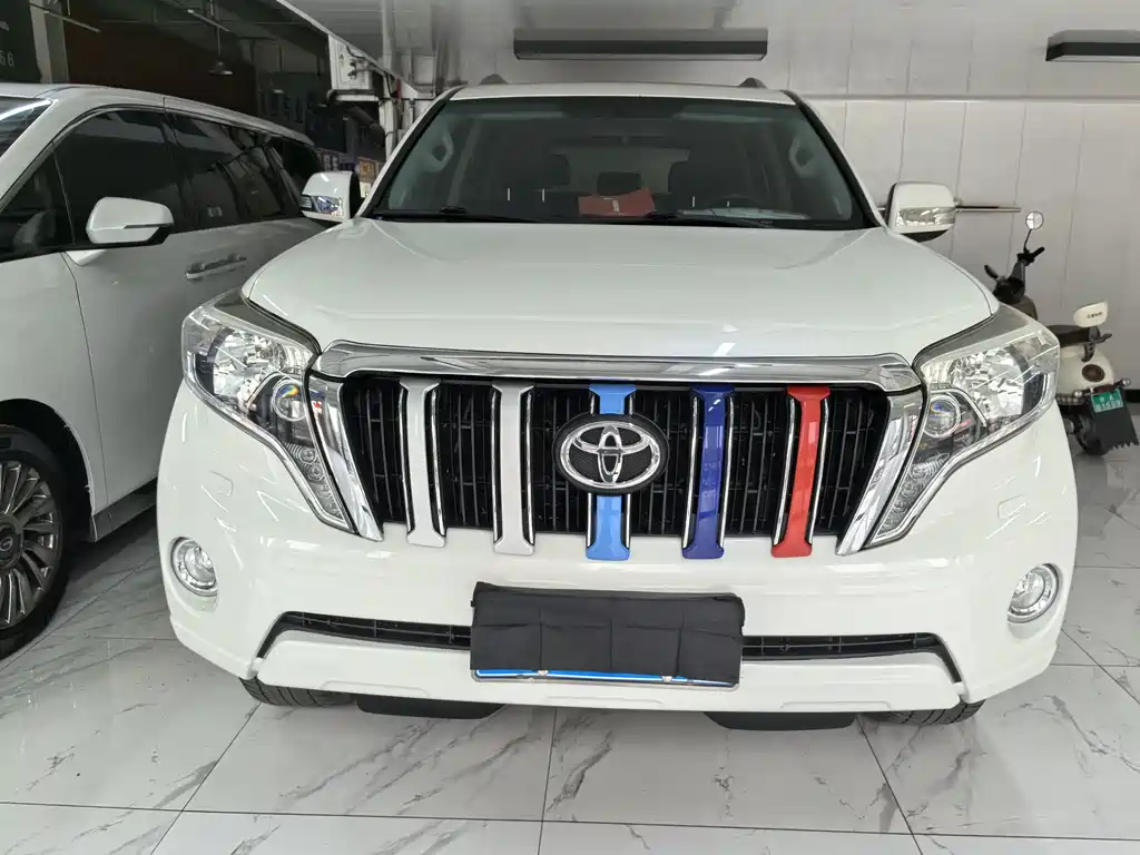 TOYOTA PRADO