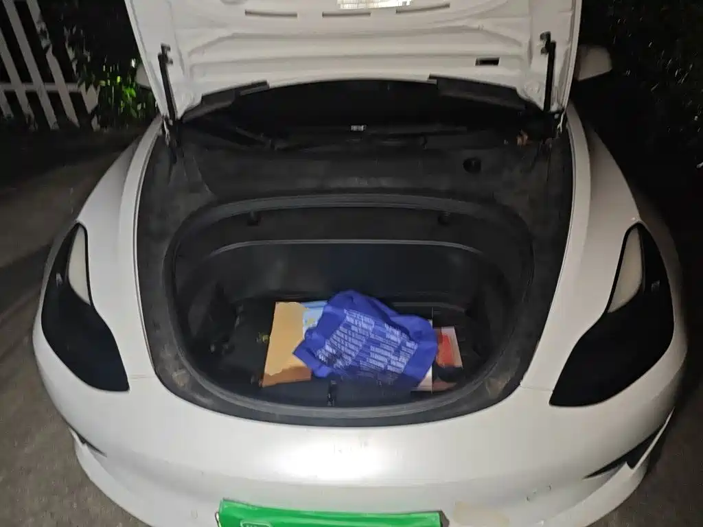 Tesla Model 3 — миниатюра 16