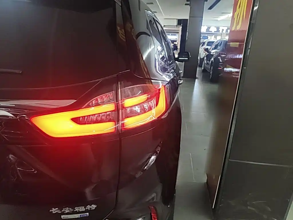 Ford Edge — миниатюра 8