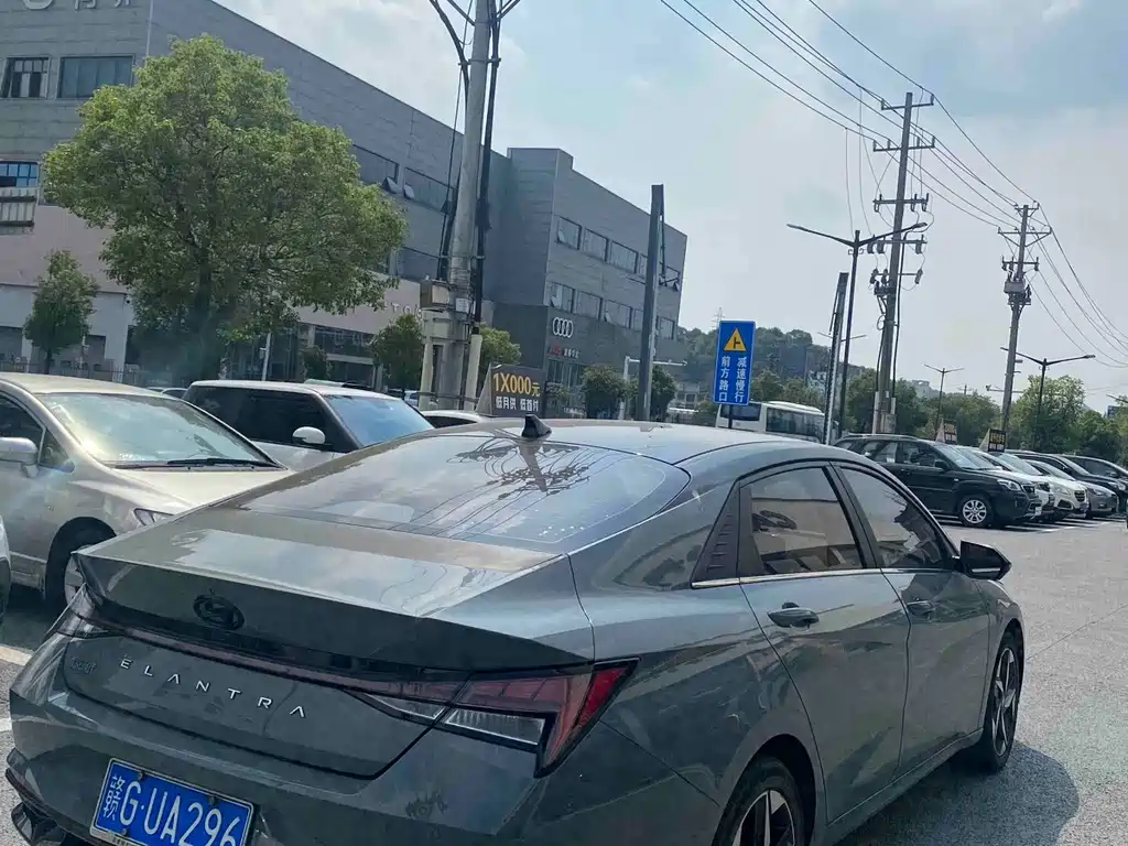 Hyundai Elantra — миниатюра 5
