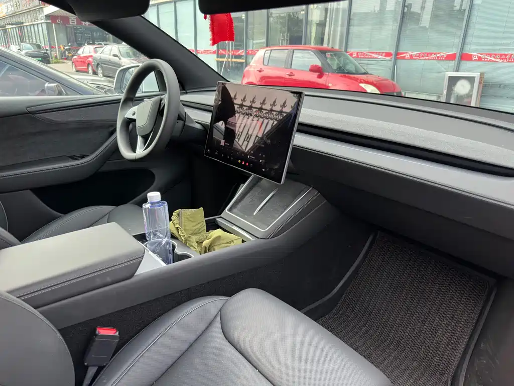 Tesla Model Y L — миниатюра 8