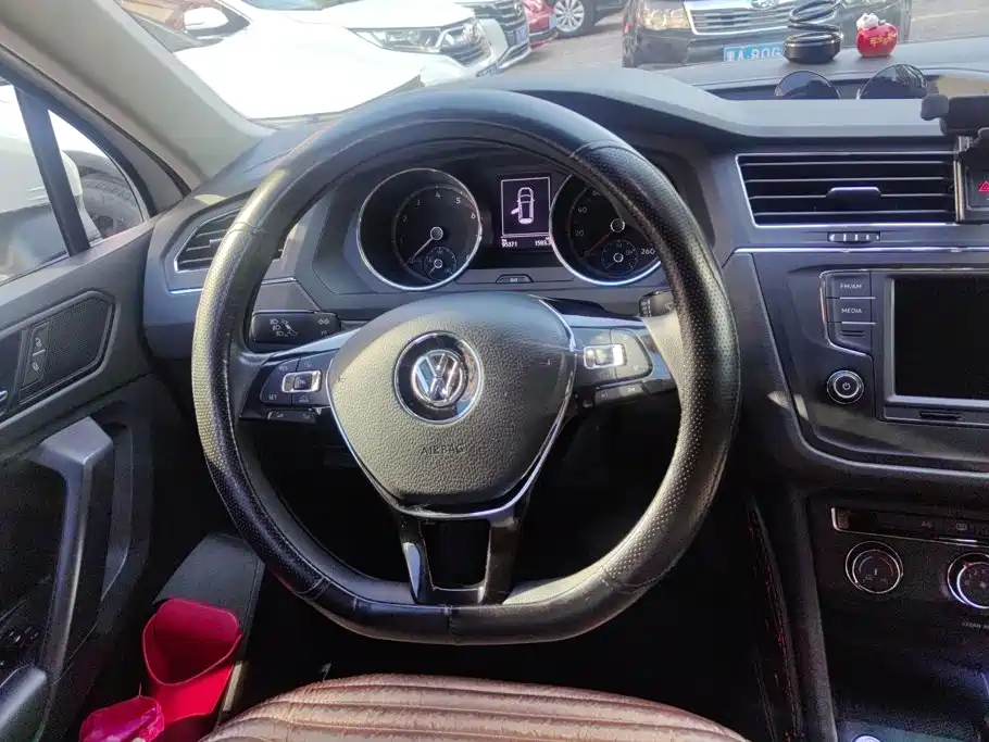 Volkswagen Tiguan L — миниатюра 15