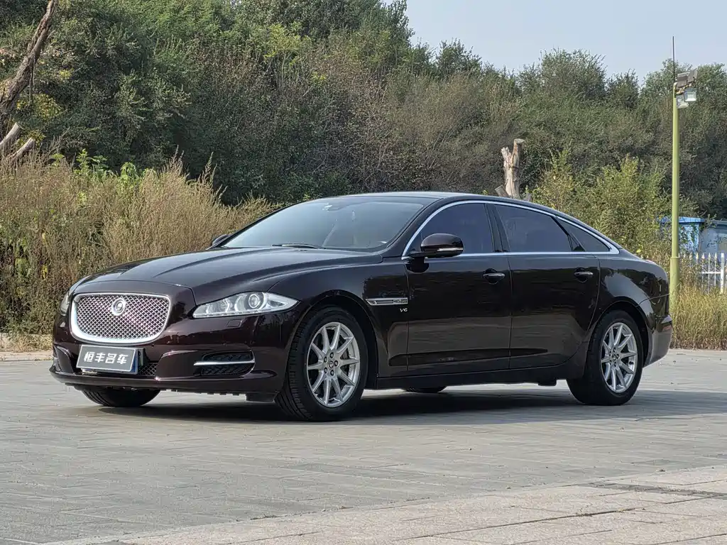 Jaguar XJ