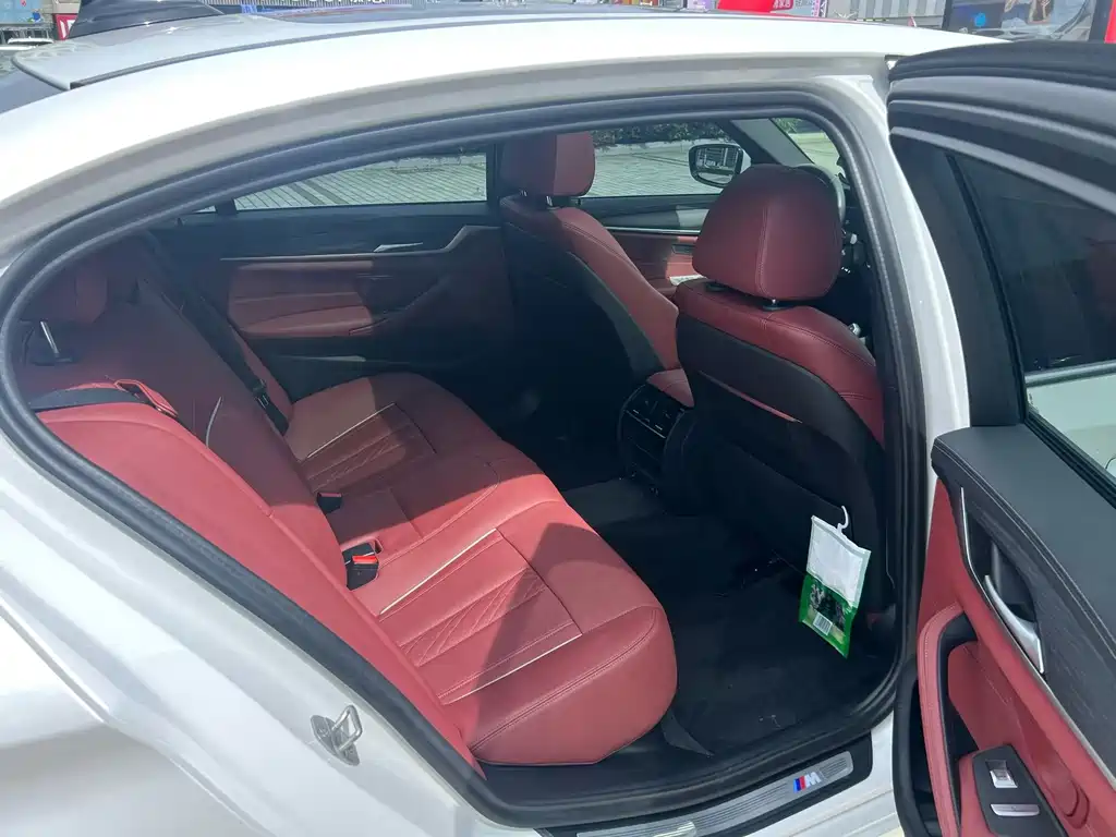 BMW 5 Series — миниатюра 9