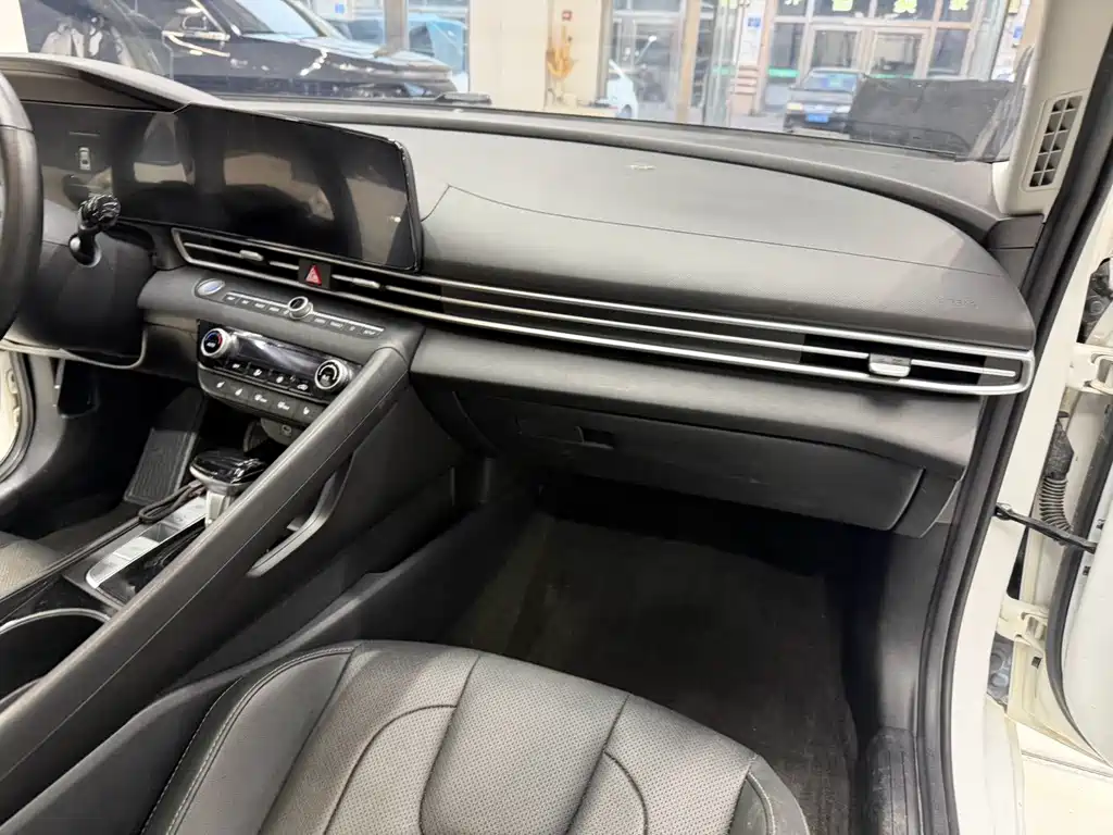 Hyundai Elantra — миниатюра 16