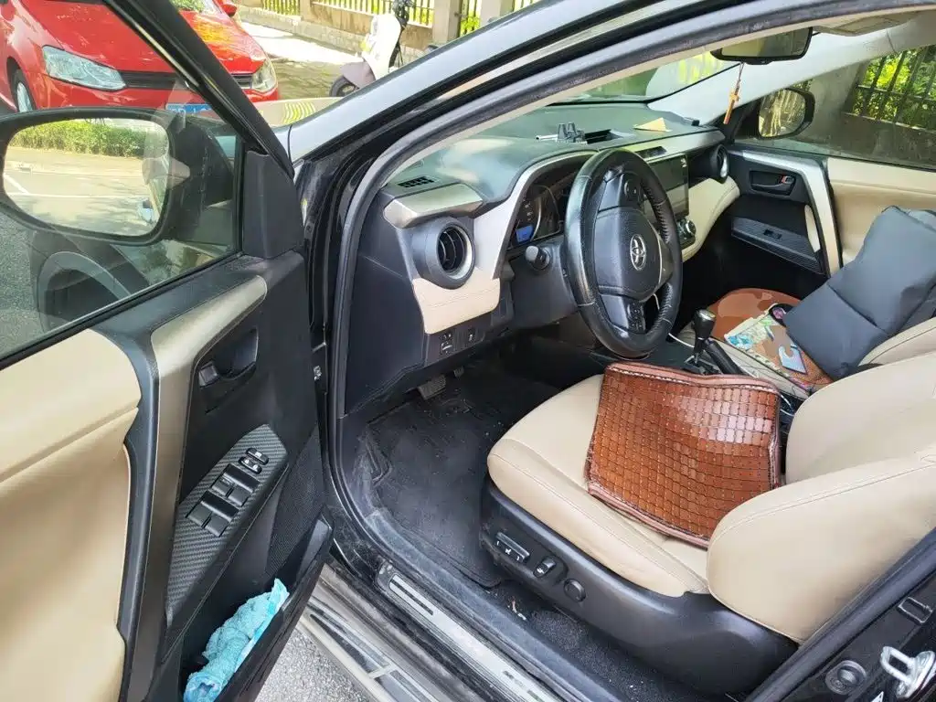 Toyota RAV4 — миниатюра 12
