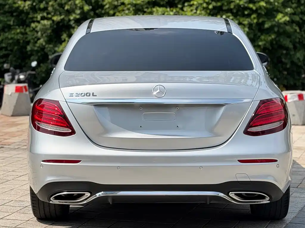 Mercedes-Benz E-Class — миниатюра 16