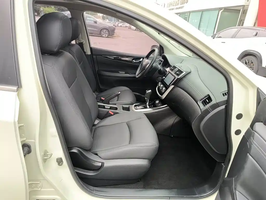 Nissan Tiida — миниатюра 25