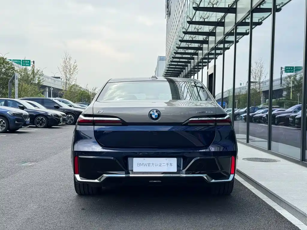 BMW i7 — миниатюра 3