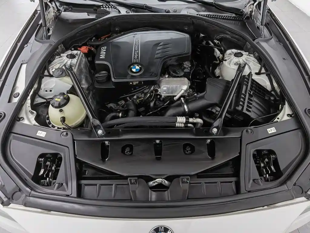 BMW 5 Series — миниатюра 6