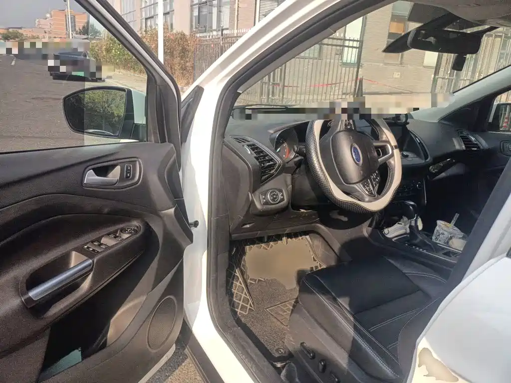 Ford Kuga — миниатюра 17