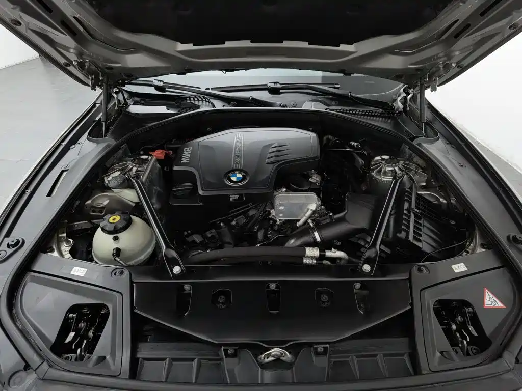 BMW 5 Series — миниатюра 6