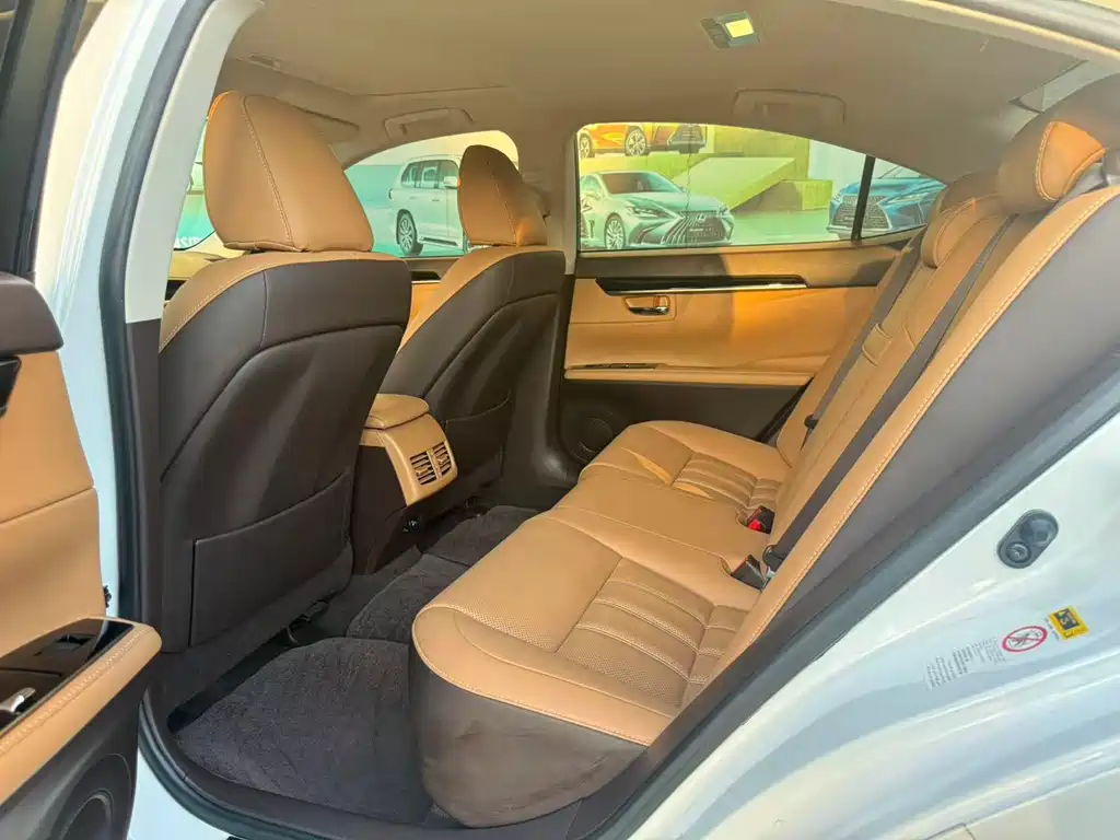 Lexus ES — миниатюра 5