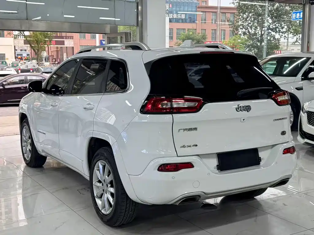 Jeep Cherokee — миниатюра 5