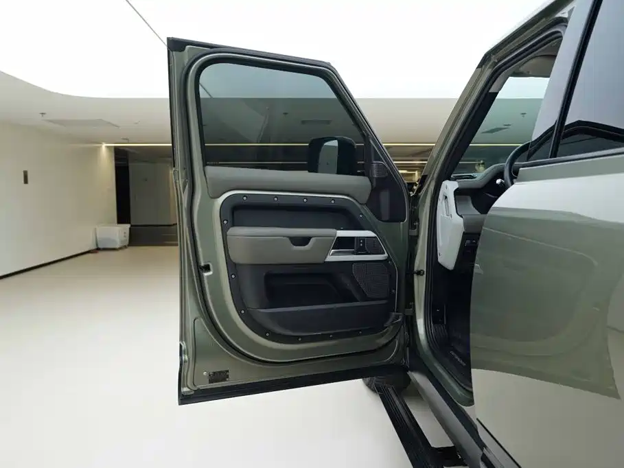 Land Rover Defender — миниатюра 16