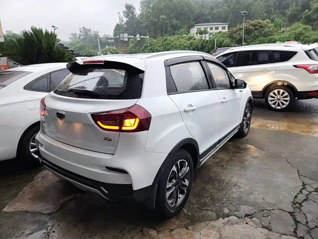Geely Vision X3 — миниатюра 7