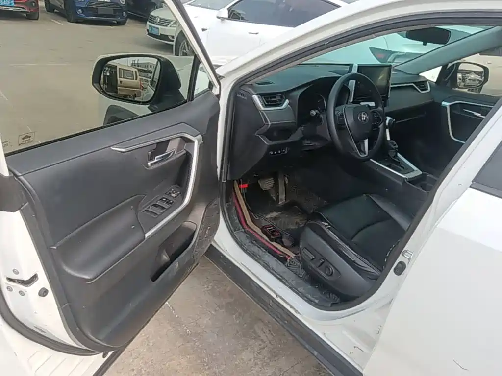 Toyota RAV4 — миниатюра 16