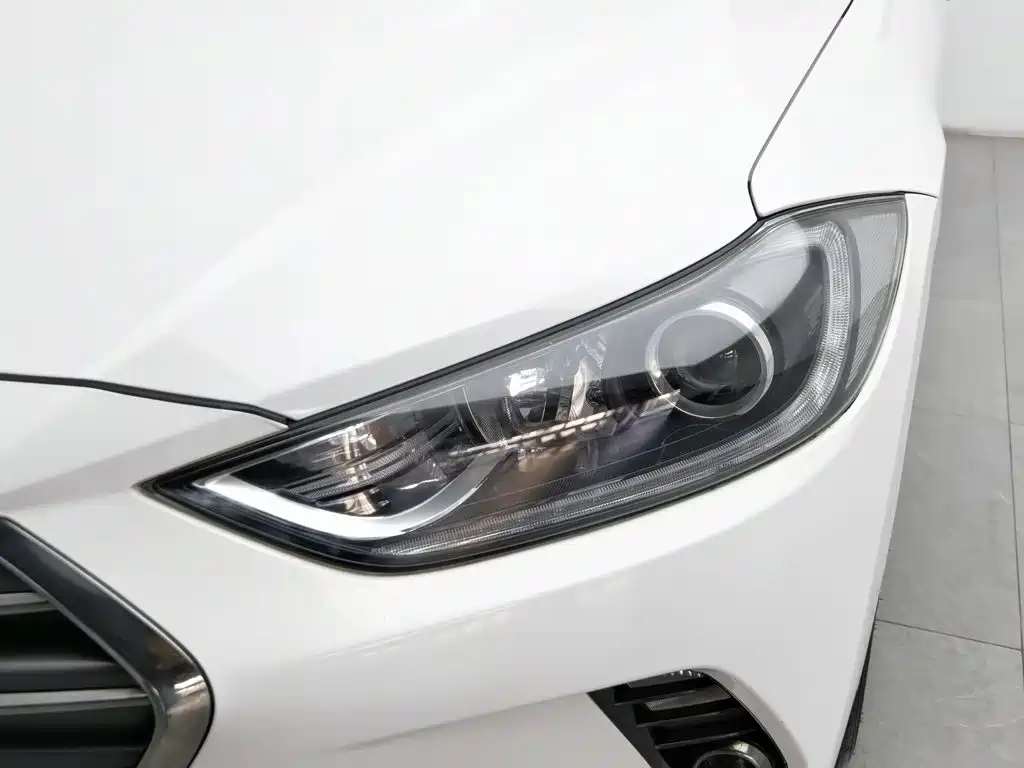 Hyundai Elantra — миниатюра 7