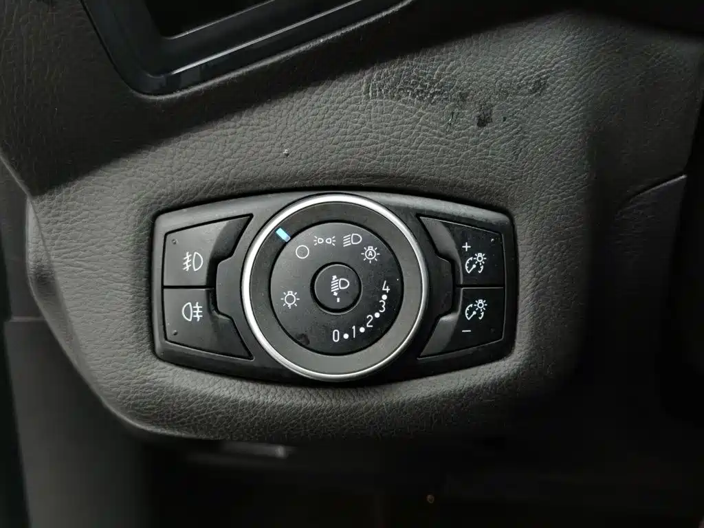 Ford Kuga — миниатюра 21