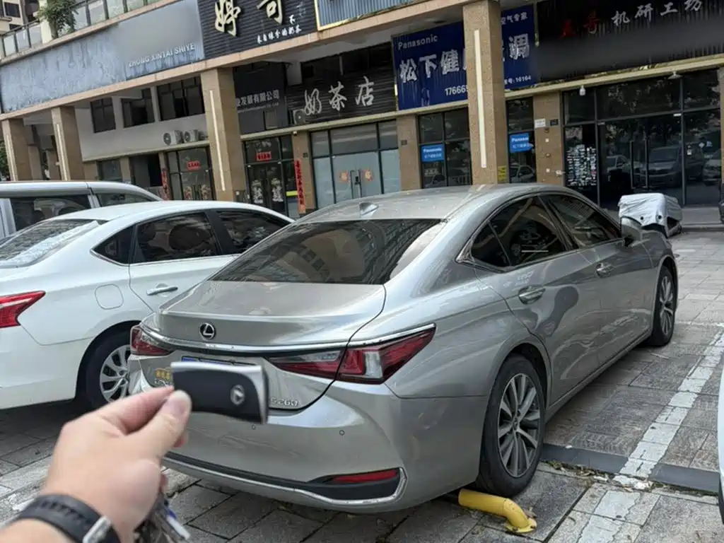 Lexus ES — миниатюра 7