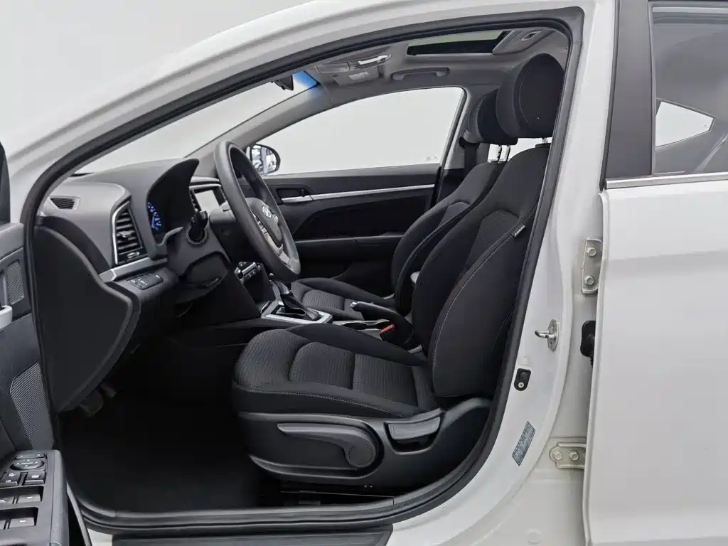 Hyundai Elantra — миниатюра 10