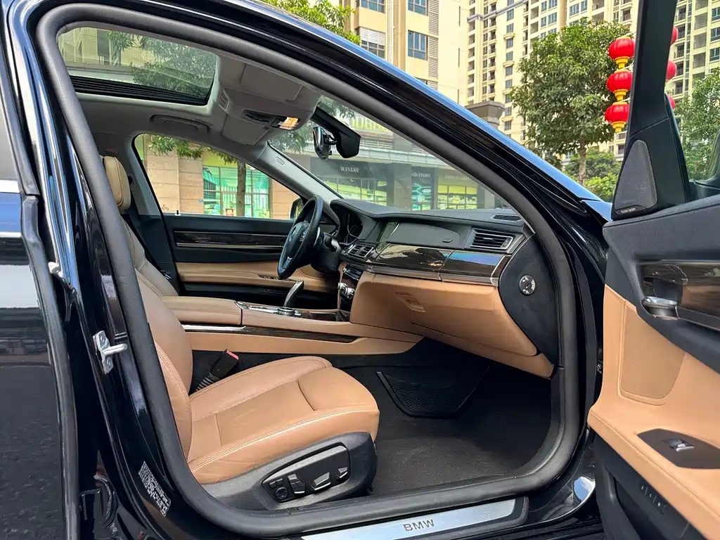BMW 7 Series — миниатюра 15