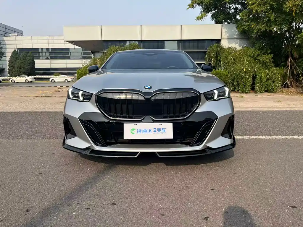 BMW 5 Series — миниатюра 8
