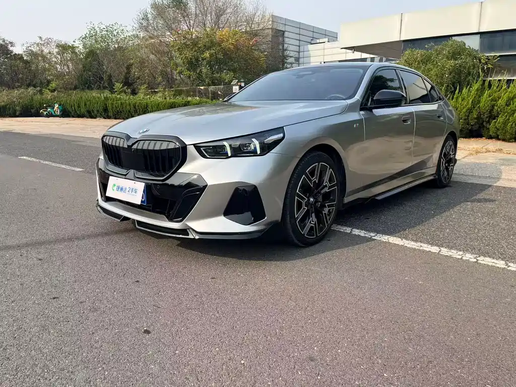 BMW 5 Series — миниатюра 11
