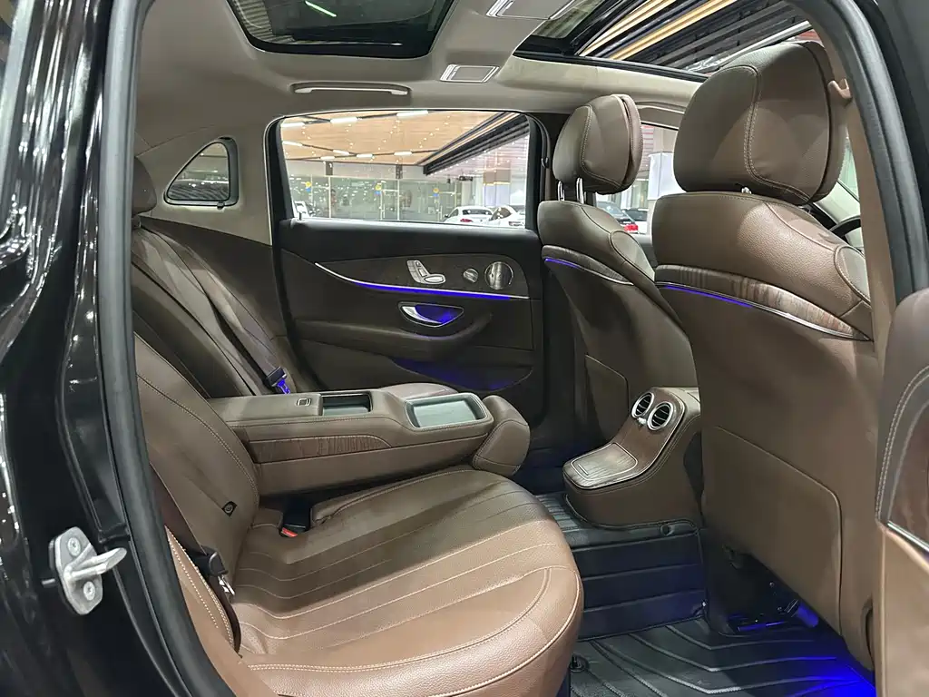 Mercedes-Benz E-Class — миниатюра 13