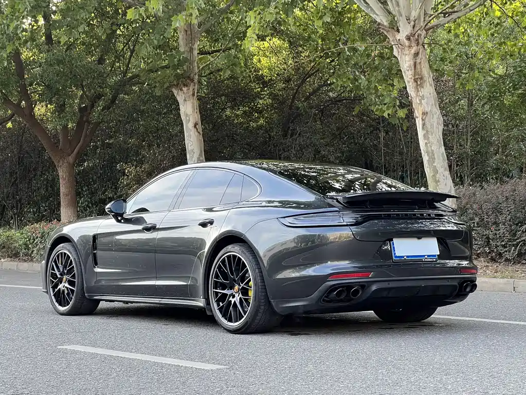 PORSCHE PANAMERA