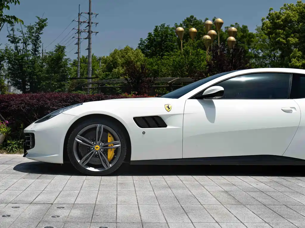 Ferrari GTC4Lusso 2016 6.3L V12
