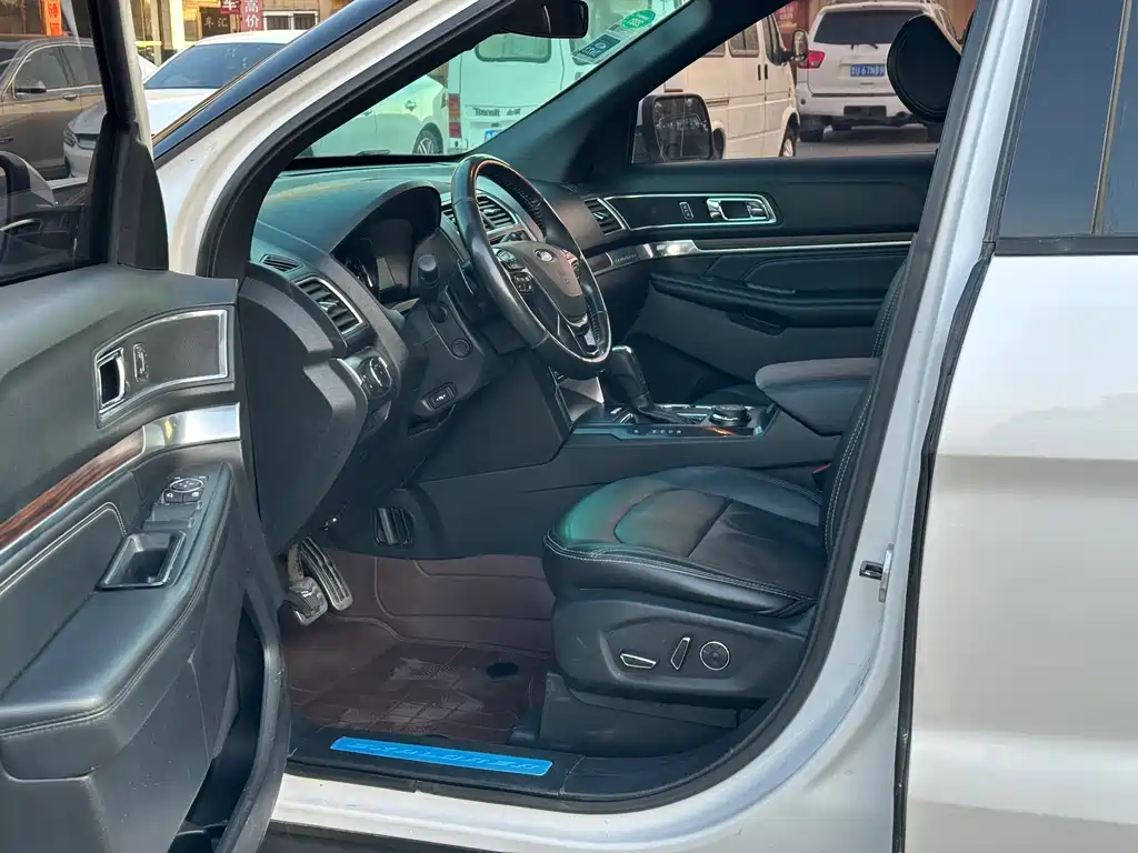 Ford Explorer (Import) — миниатюра 7