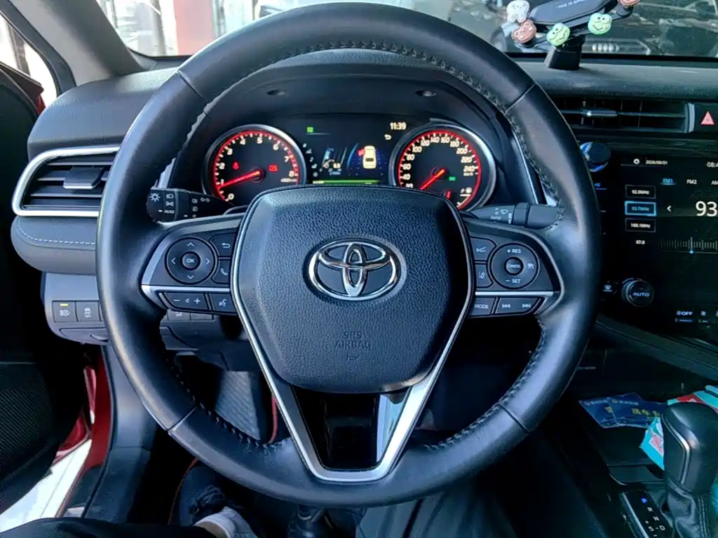 Toyota Camry — миниатюра 11