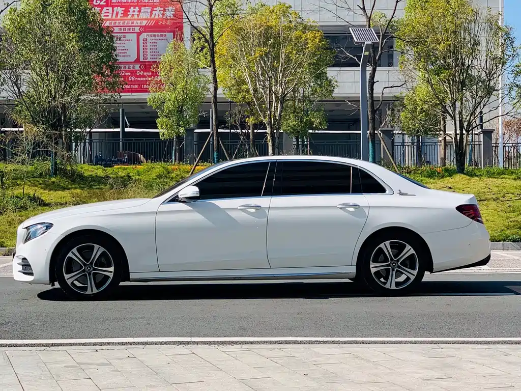 Mercedes-Benz E-Class — миниатюра 4
