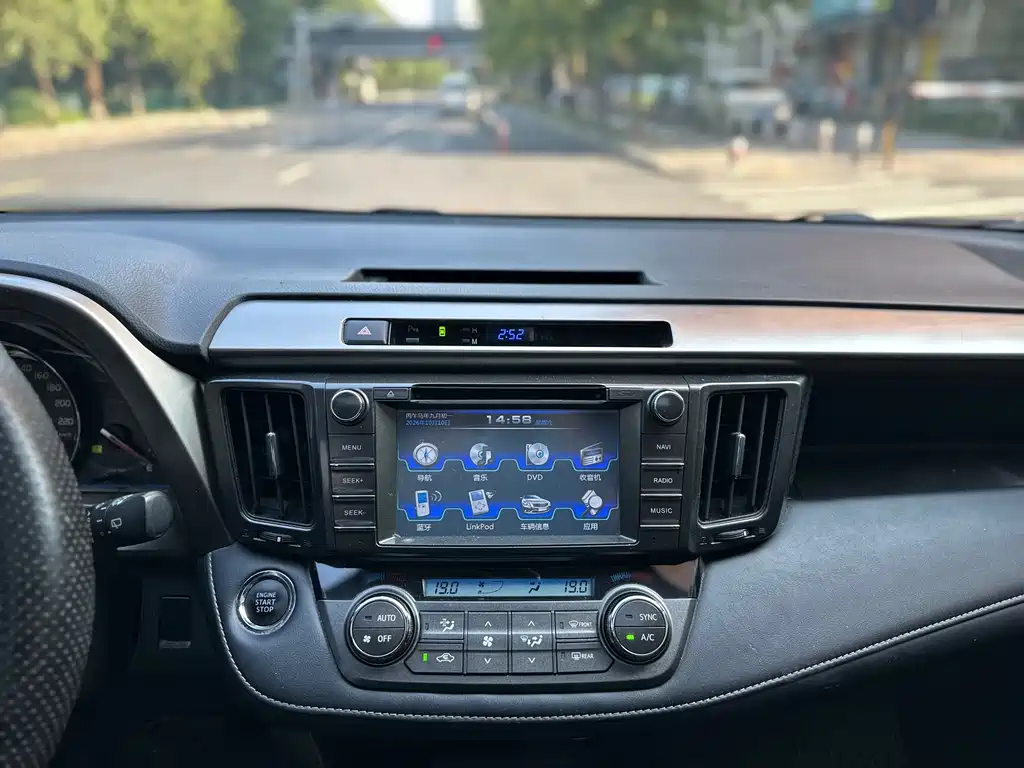 Toyota RAV4 — миниатюра 19