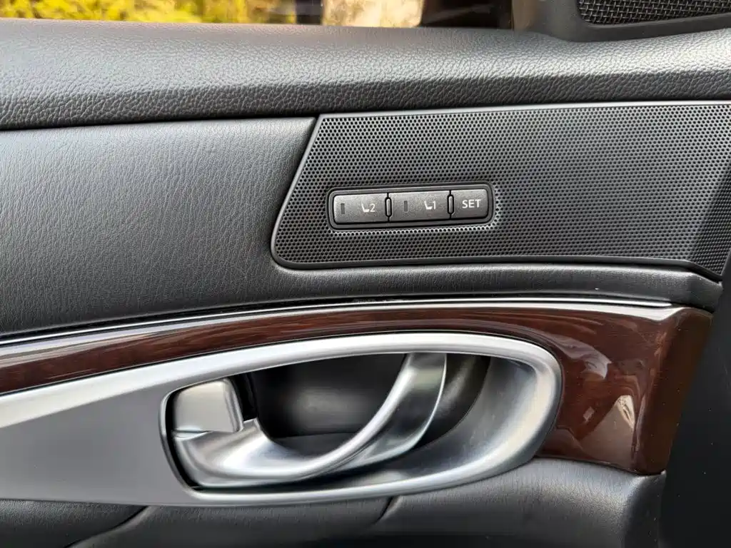 Infiniti Q70 — миниатюра 9