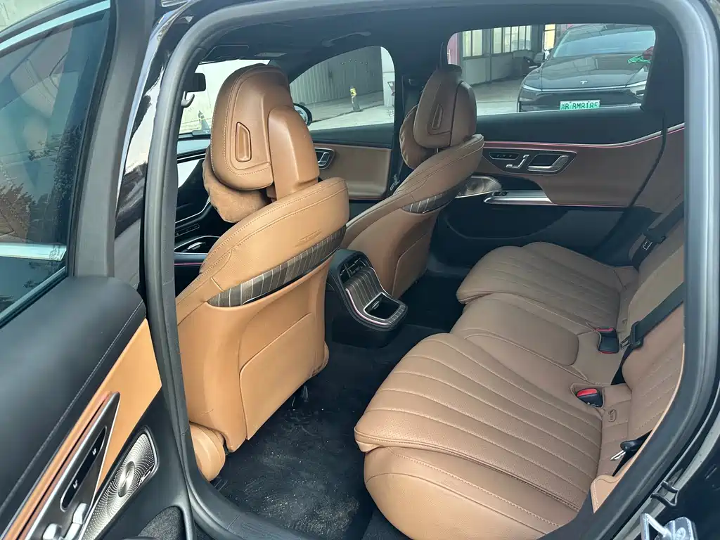 Mercedes-Benz E-Class — миниатюра 5