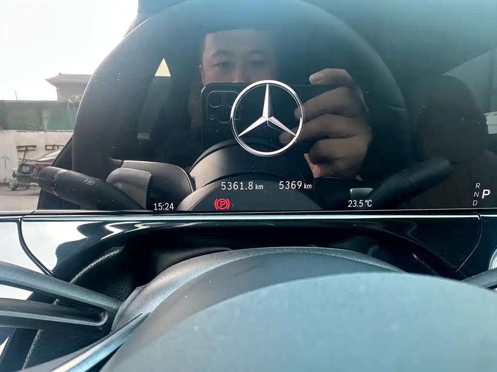 Mercedes-Benz E-Class — миниатюра 7