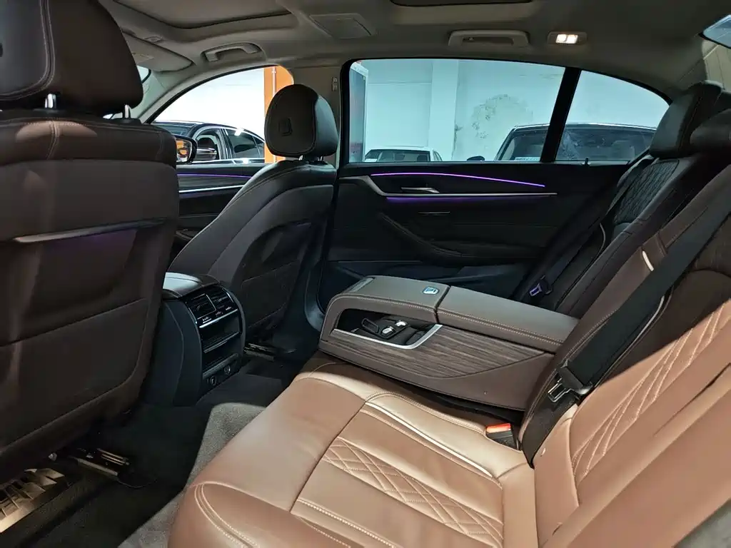 BMW 5 Series — миниатюра 11