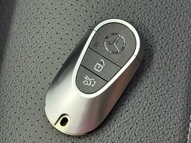 Mercedes-Benz C-Class — миниатюра 6