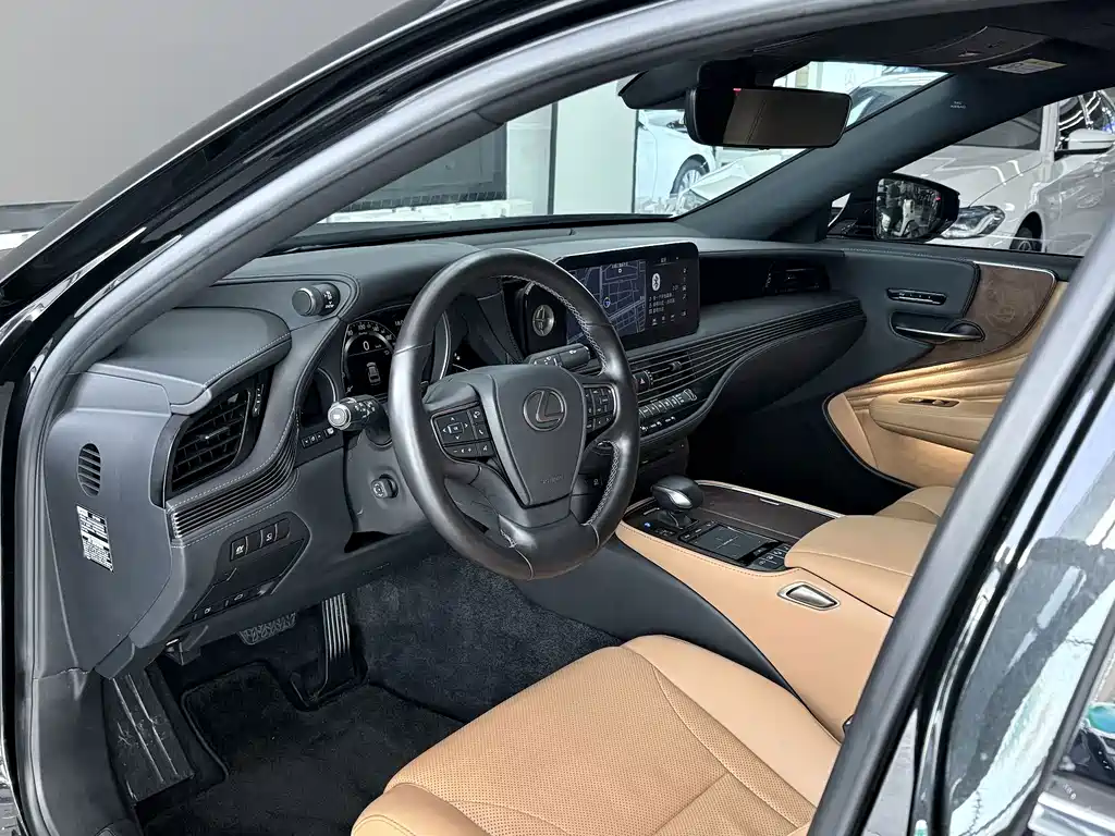 Lexus LS — миниатюра 12
