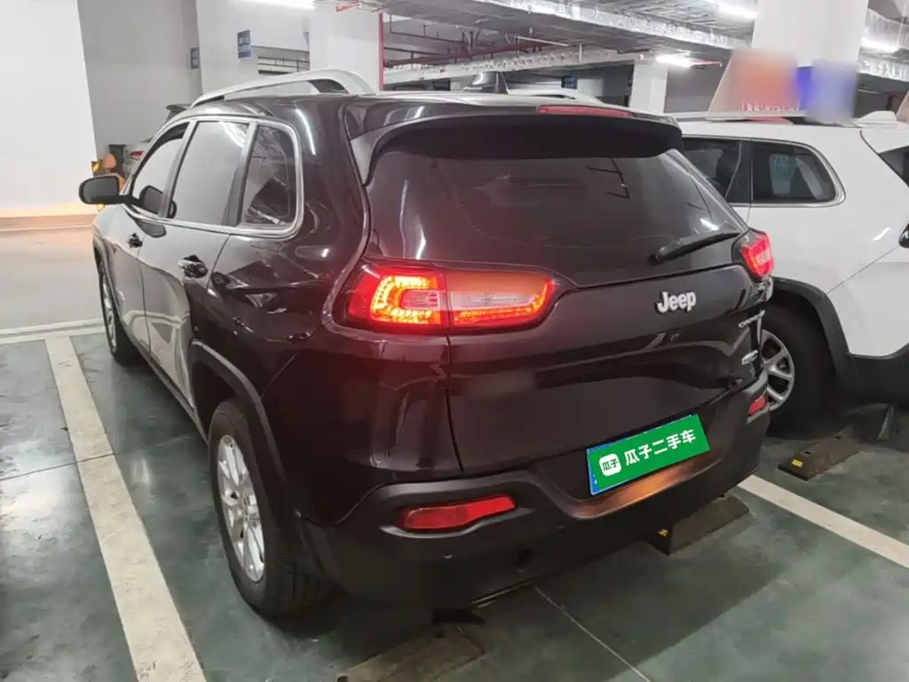 Jeep Cherokee — миниатюра 5