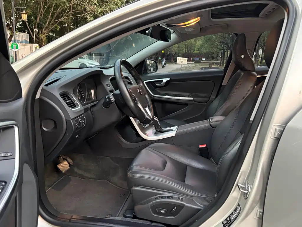 Volvo S60 — миниатюра 9