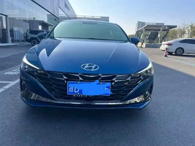 HYUNDAI ELANTRA