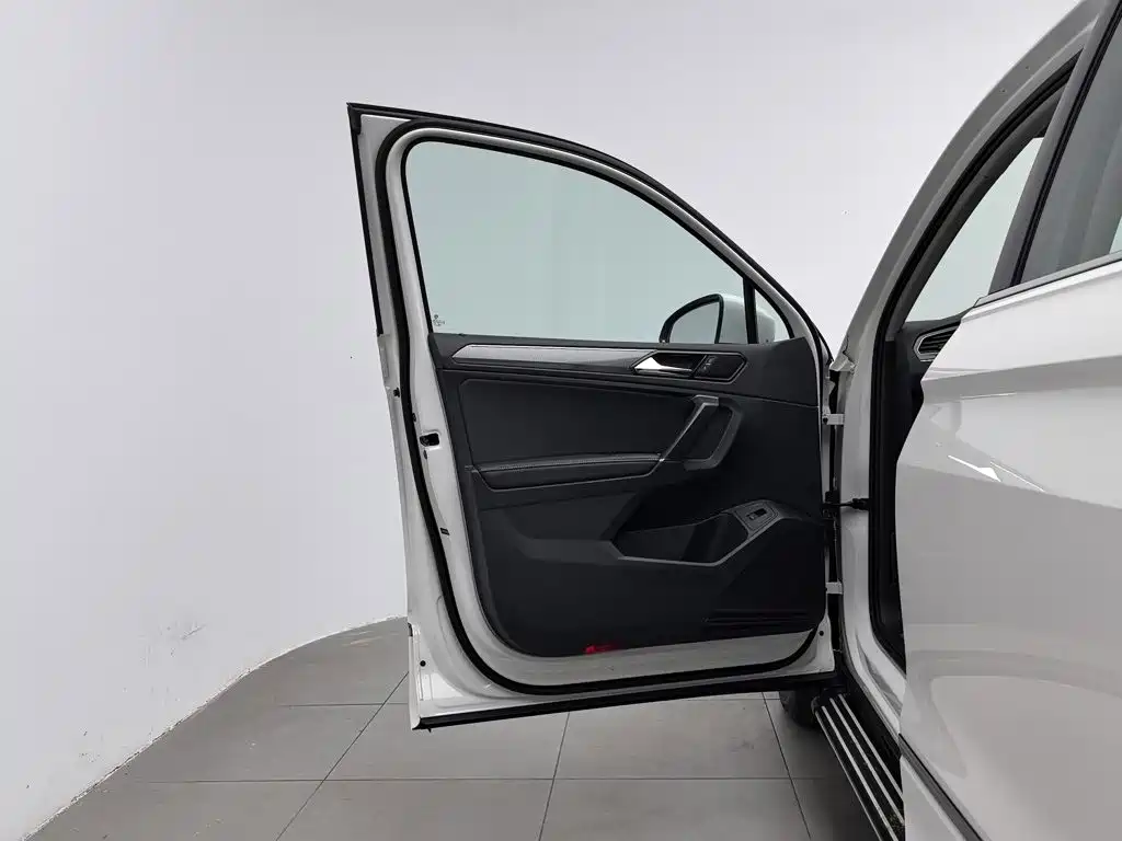 Volkswagen Tiguan L — миниатюра 8