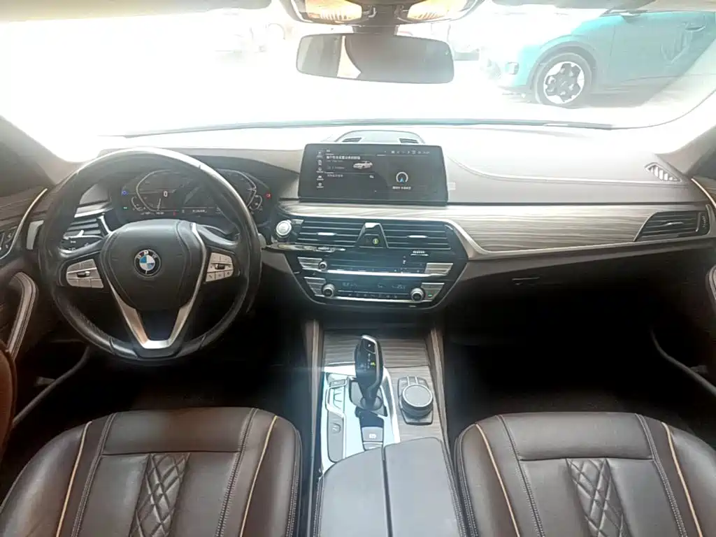 BMW 5 Series New Energy — миниатюра 10