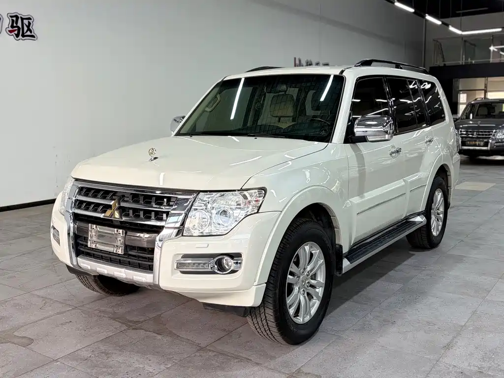 Mitsubishi Pajero (Import)